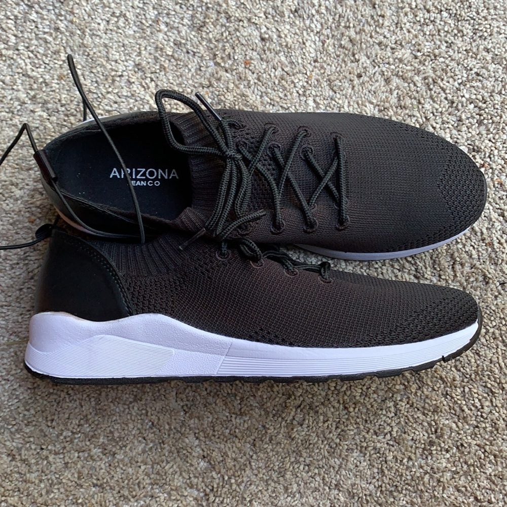 NIB. Arizona demo women’s black sneakers